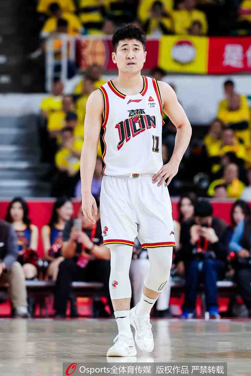 三分没开!姜伟泽14投5中&三分7中1得到19分3板8助1断